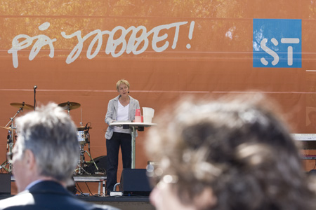 STs ordförande Annette Carnhede öppnar STs kongress i Kungsträdgården i Stockholm