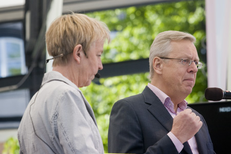 STs ordförande Annette Carnhede ställde frågor till statsrådet Mats Odell efter hans anförande vid invigningen.