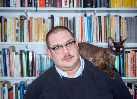 Staffan Lundgren driver ett eget bokförlag, Axl Books, på sin fritid. Katten Moses Messi Husserl Esset håller honom sällskap.