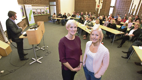 Emma Karlsson och Anna Wretling Clarin på lunchmötet på Jordbruks­verket i Jönköping. Mötena syftar till att ge de anställda inblick i hur man arbetar på andra avdelningar än den egna.