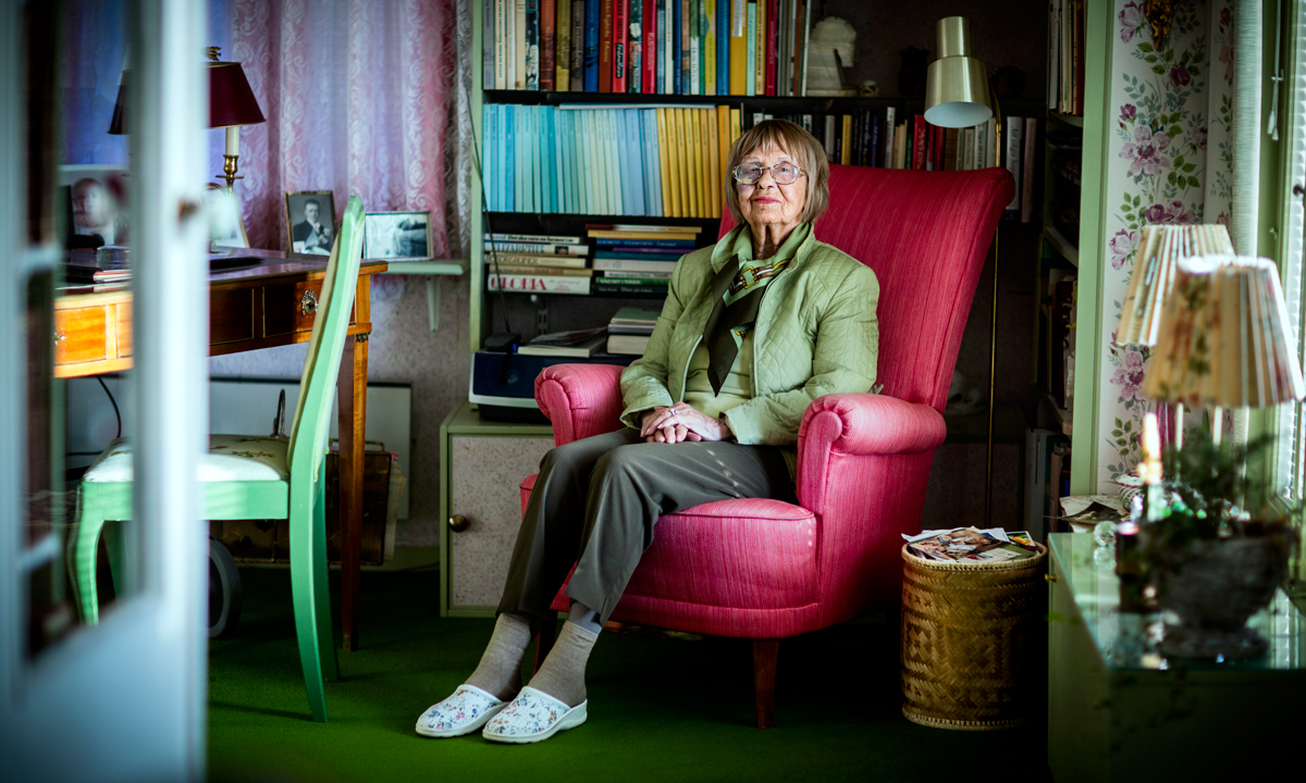 Rut Westerlund började som ombudsman  på ST 1963 och stannade till pensionen 1989. Hon var ofta på resande fot för att utbilda  förtroendevalda i konsten att förhandla. 