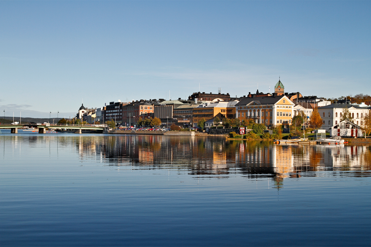 I juni 2022 meddelade regeringen att 70 statliga jobb skulle omlokaliseras till Härnösand.