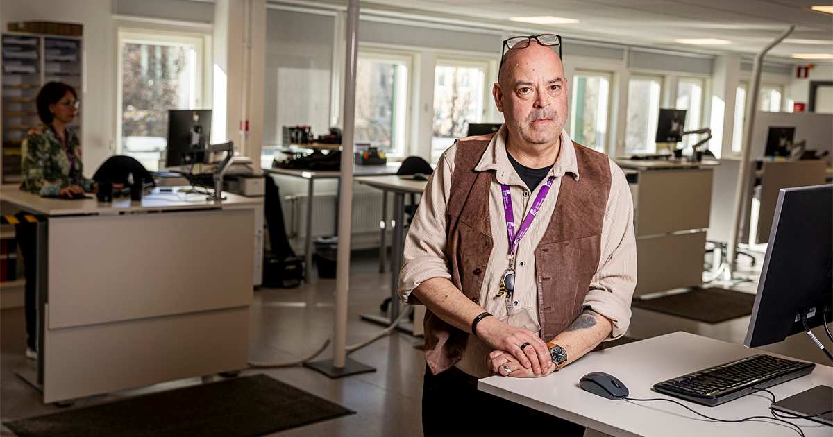 Peter Hjelm var 17 år när han började på Försäkringskassan. 2009 var han med och startade upp ett av de första servicekontoren i Stockholm. Aldrig har han trivts lika bra som i Brandbergen.